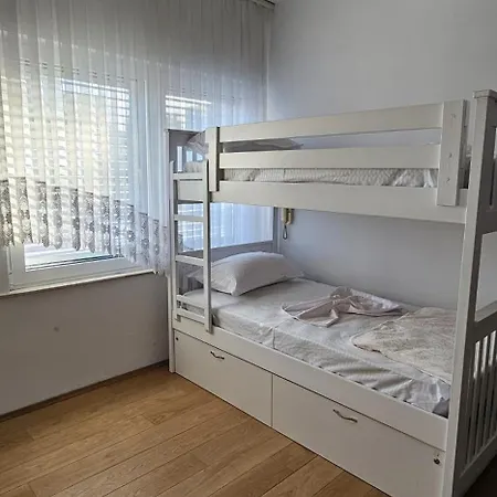 Ihostel