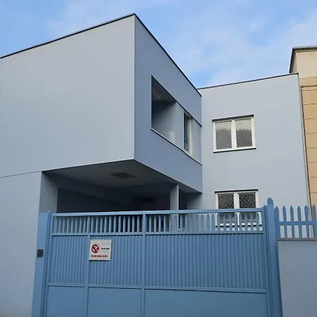 Ihostel * Tirana
